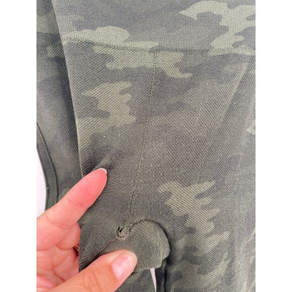 Spanx Seamless Shaping Leggings Green Camo Women's Small - Picture 5 of 9